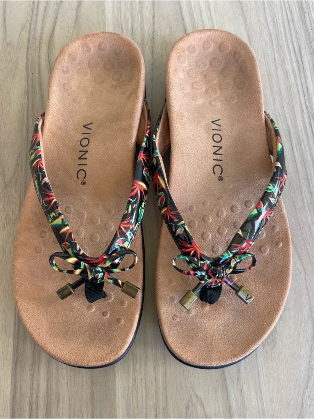 Vionic Tropical-Print Thong Sandals in Black with Multicolor Accents
